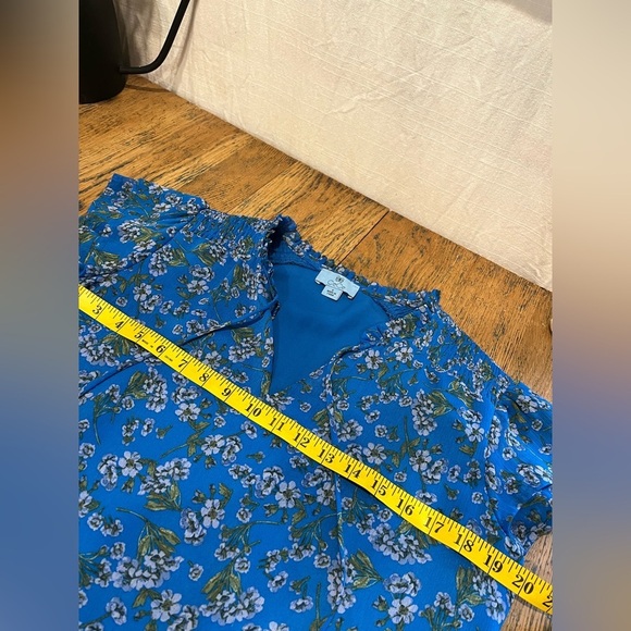 Blue Floral Ruffle Sleeve Top - CeCe - Size S💙 - Picture 5 of 7